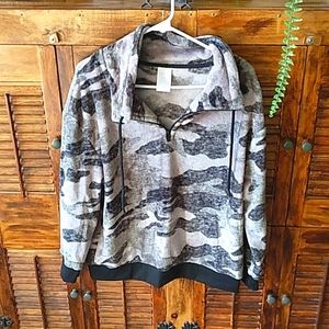Camo half zip pullover NWOT medium